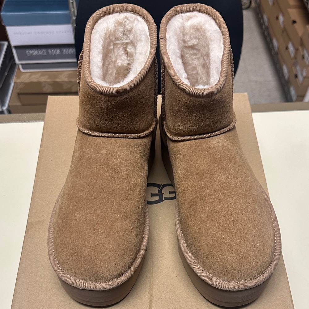 LAST ONE!!!Ugg Women’s Classic Mini Platform Chestnut Suede Shearling Ankle Boot